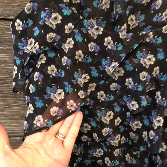 3 for 25 💕 American eagle ruffle floral tank - Picture 3 of 6